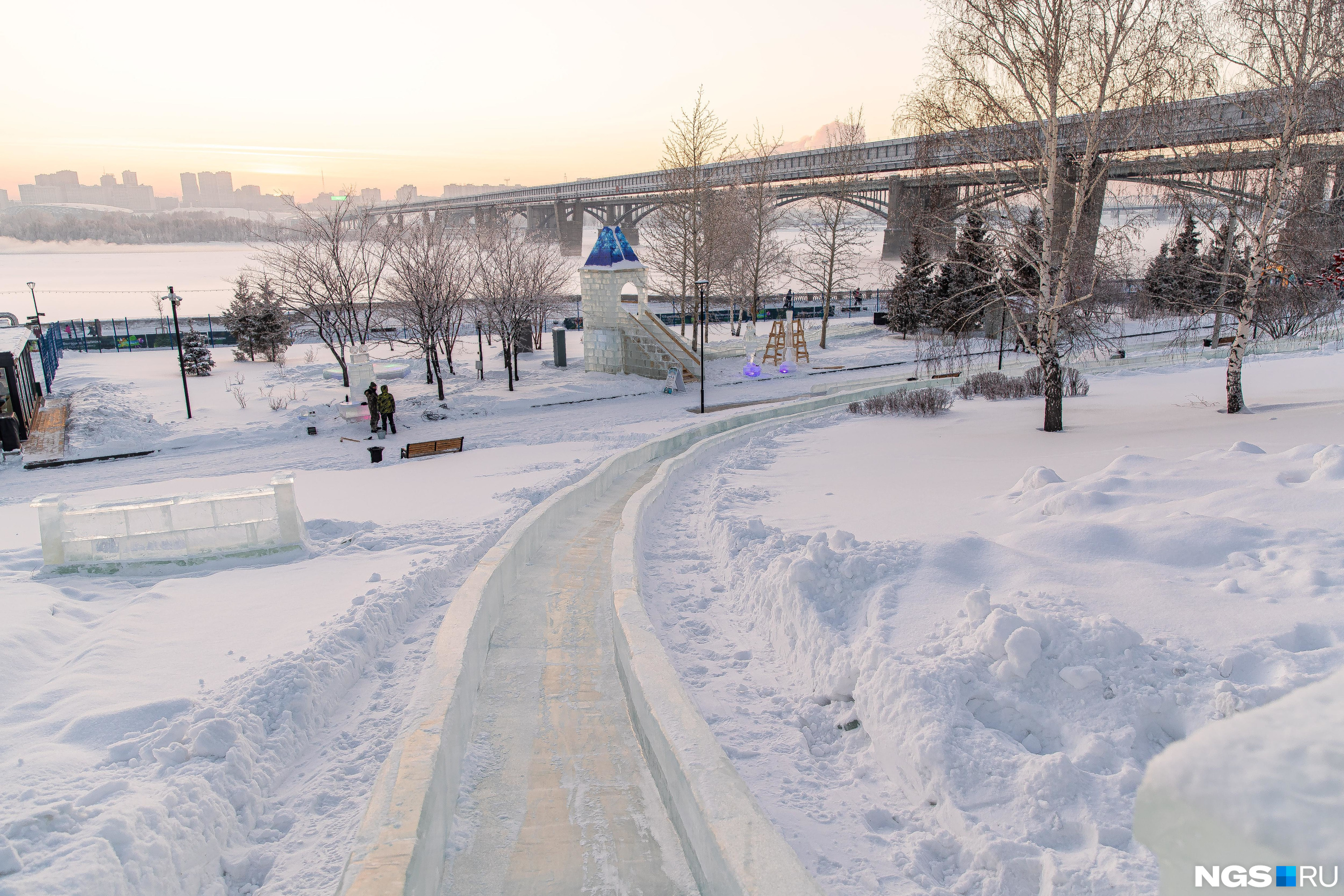 ледовый городок на набережной новосибирск 2023