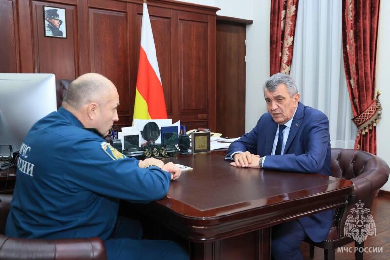 Первые лица МЧС России Александр Куренков и Северной Осетии Сергeй Меняйло оценили возможность создания региональной пожарной охраны
