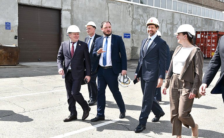 В рамках выездного совещания в Барнауле сенаторы посетили технопарк «Компонент»