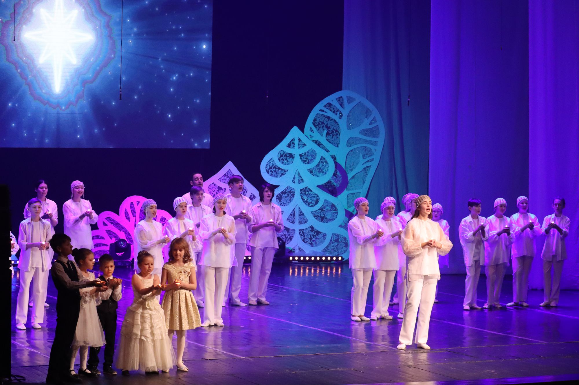 Фестиваль детского балета. Рождественские огни вологда 2023. Гала концерт большая опера 2022. Гала концерт рождественские огни 2023. Конкурс огни фото.
