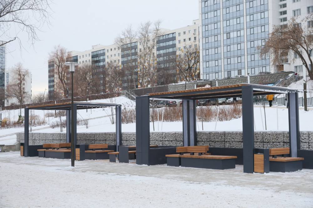 ​На Слудской горке в Перми обустроили смотровую площадку и качели