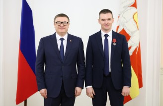 Алексей Текслер вручил государственные и региональные награды южноуральцам. Автор фото - Наиль Фаттахов 