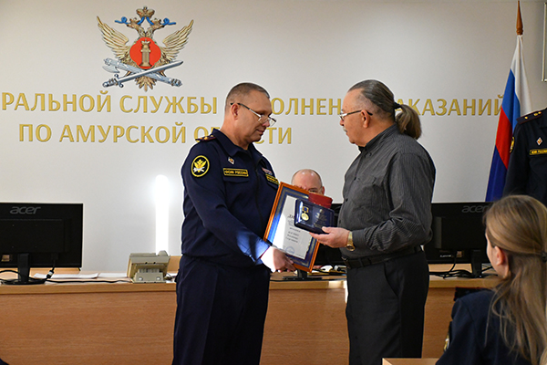 Председатель Совета Регионального отделения Общероссийской общественной организации ветеранов УИС по Амурской области полковник внутренней службы в отставке Владимир Костин удостоен премии имени В.Н. Кременецкого. В торжественной обстановке начальник УФСИН России по Амурской области Владимир Игнаткин вручил Владимиру Георгиевичу нагрудный знак Общероссийской общественной организации ветеранов уголовно-исполнительной системы имени генерал-майора внутренней службы Кременецкого В.Н. и поздравил с заслуженной наградой. Отметим, что награда вручается за достижение высоких результатов в общественно-полезной деятельности по развитию ветеранского движения и активное участие в работе по реализации социальной политики. Пресс-служба УФСИН России по Амурской области