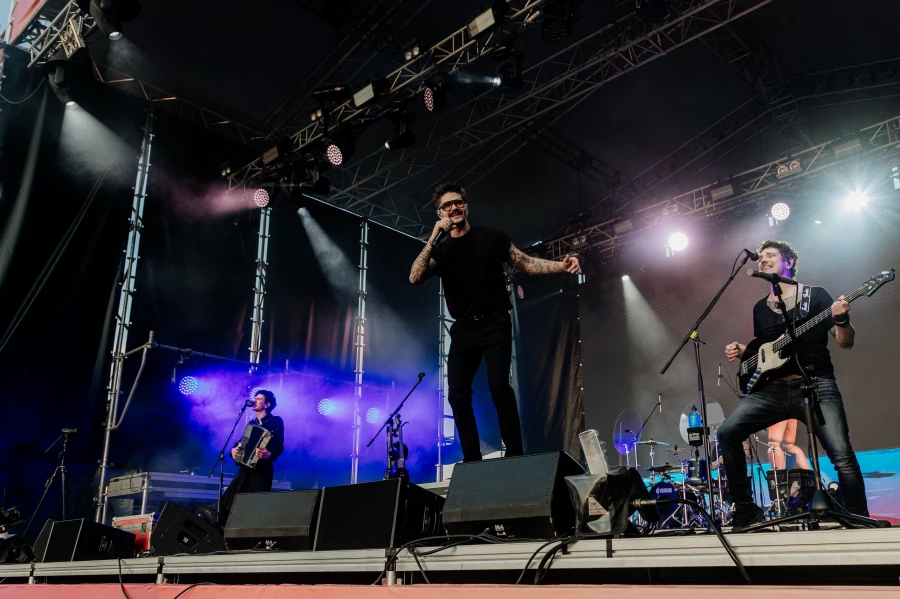 Музыка заряжала гостей фестиваля «ГРАНЬ» энергией.