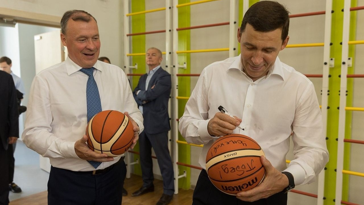 Директор лицея 88 екатеринбург. Горный открытие новой школы. Открытие школы 300 екатеринбург. Гимназия 39 екб. Художественная школа на уктусе в екатеринбурге.