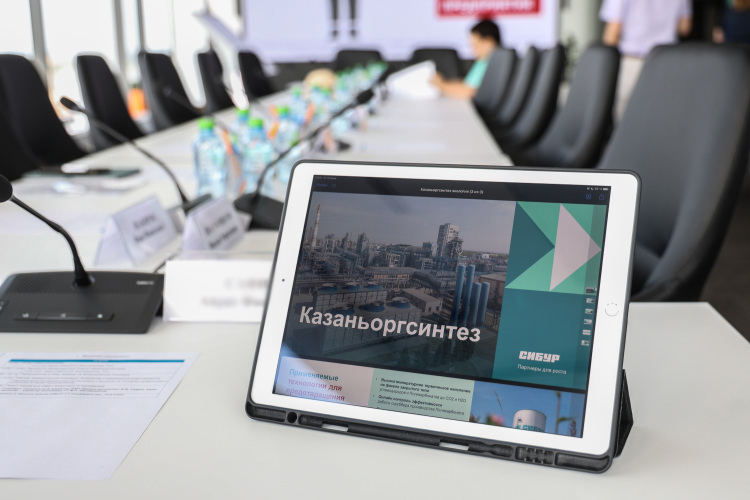 В уставах КОСа прошлых лет было прописано, что решение о конвертации [привилегированных акций в обыкновенные] принимается советом директоров общества по требованию акционеров — их владельцев