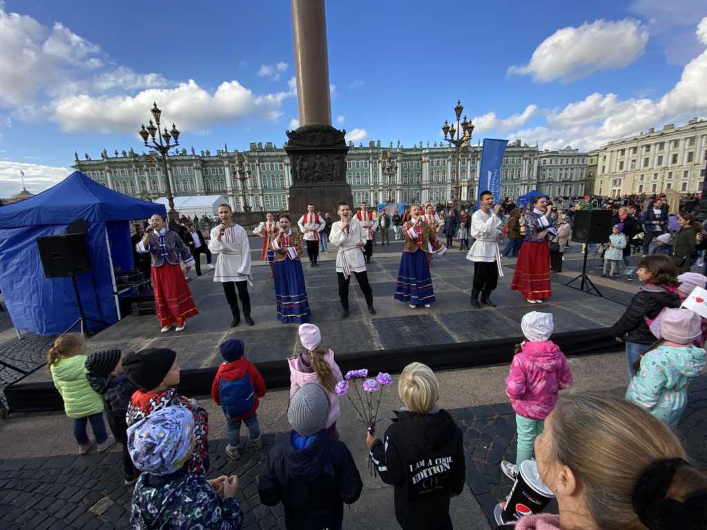 Морской рынок на Дворцовой площади