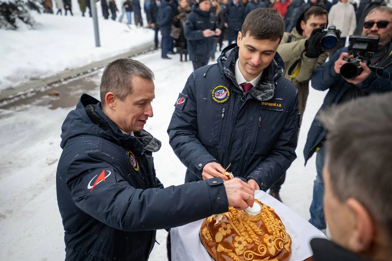 Космонавту из Нижневартовска вручили знак отличия госкорпорации «Роскомос»