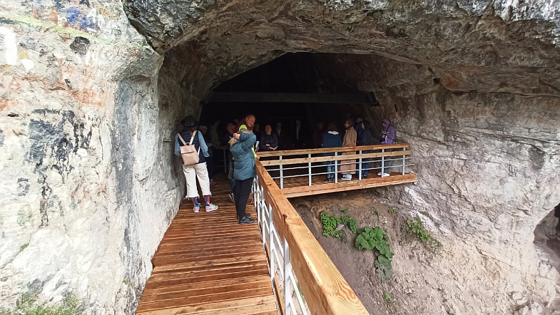 Новая лестница и новые дороги: путь в Денисову пещеру становится комфортнее