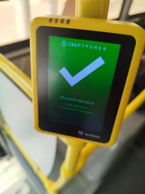 В шести автобусах Саратова снова заработали валидаторы