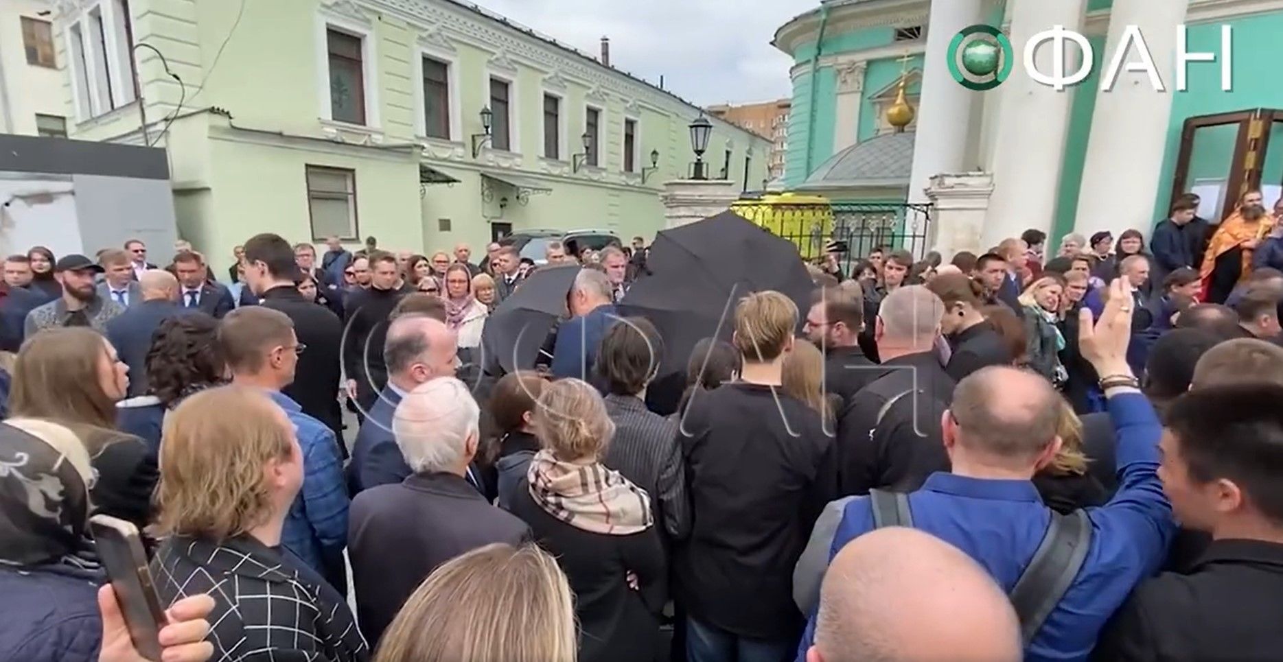 Сми о похоронах навального. Похороны Ивана Кучеренко.