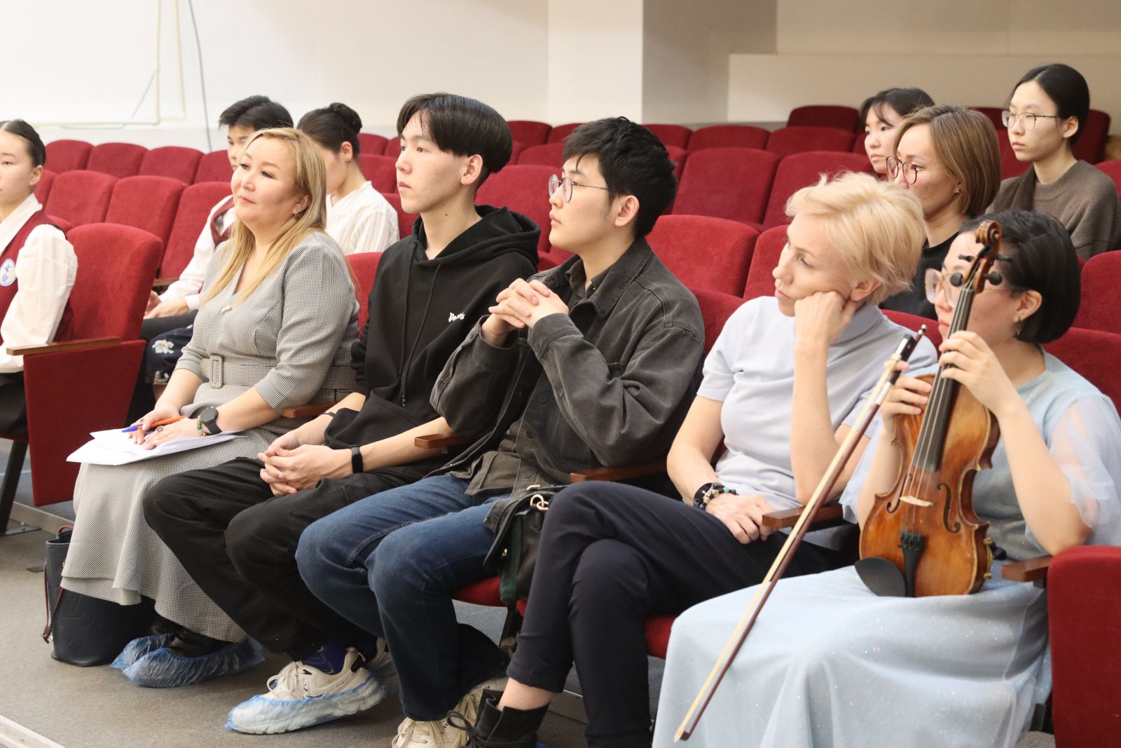 Дельфийские игры саратов. Туйара васильева якутия. Туйара васильева якутия. Долина туймаада озеро сайсары. Якутск сахадэй.