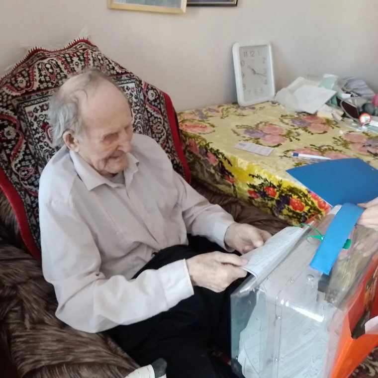 Ветеран ВОВ проголосовал на выборах президента РФ