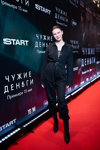 Анна Богомолова