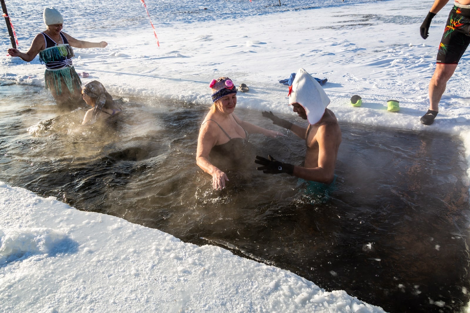 суточный заплыв в новосибирске. новосибирские моржи. моржевание в новосибирске группа. купание в холодной воде. моржи новосибирска.