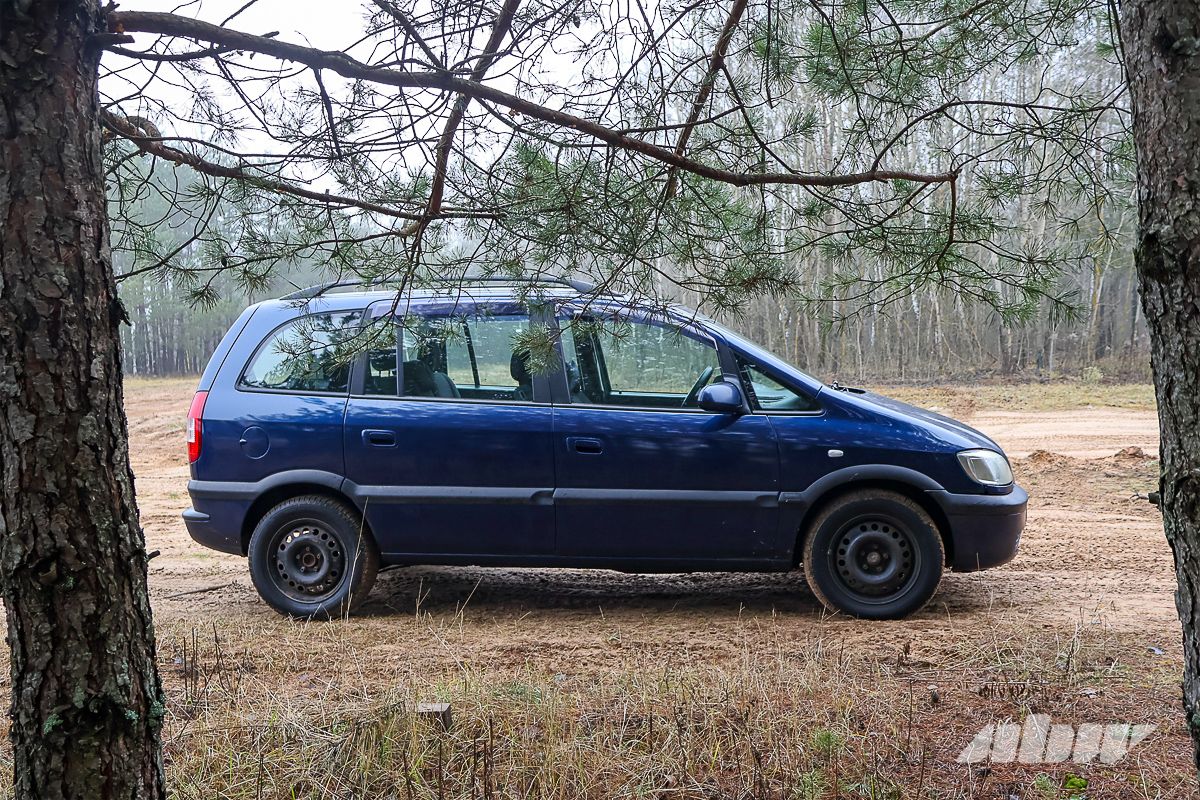 «Сложил задний ряд – и в нее полквартиры влезло»: мнение владельца Opel Zafira
