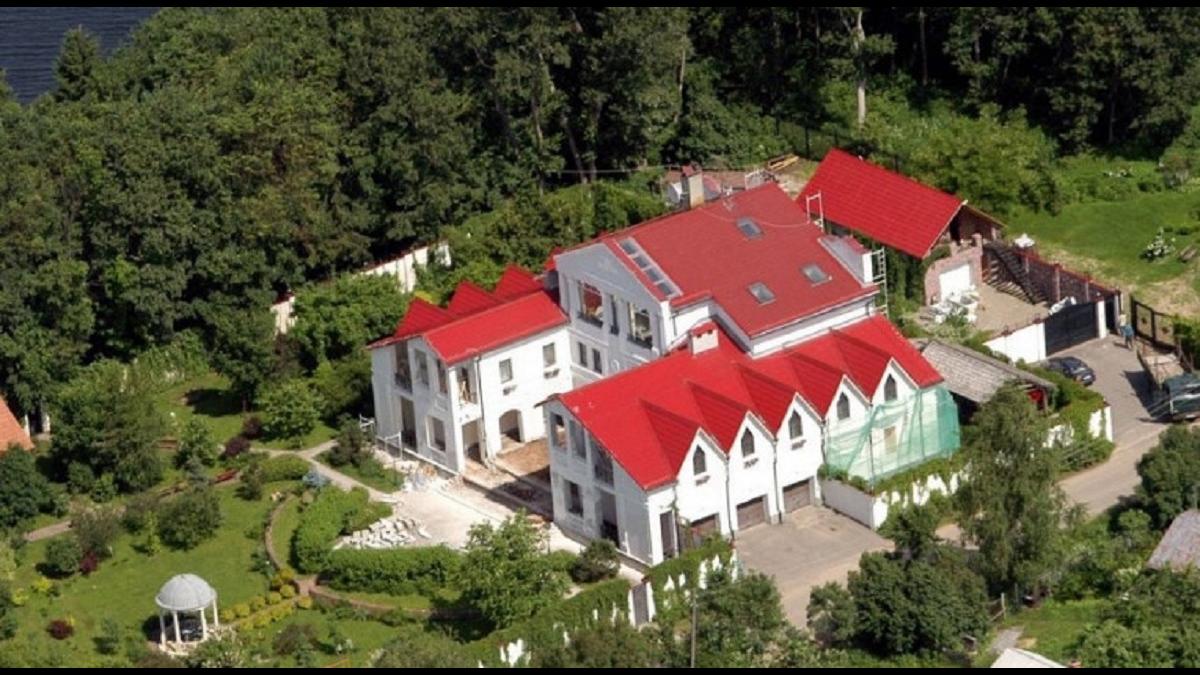 Дача аллы пугачевой в солнечногорске. Дача аллы пугачевой в солнечногорске. Дача аллы пугачевой в солнечногорске. Дом внука пугачевой. Дача аллы пугачевой на истре.