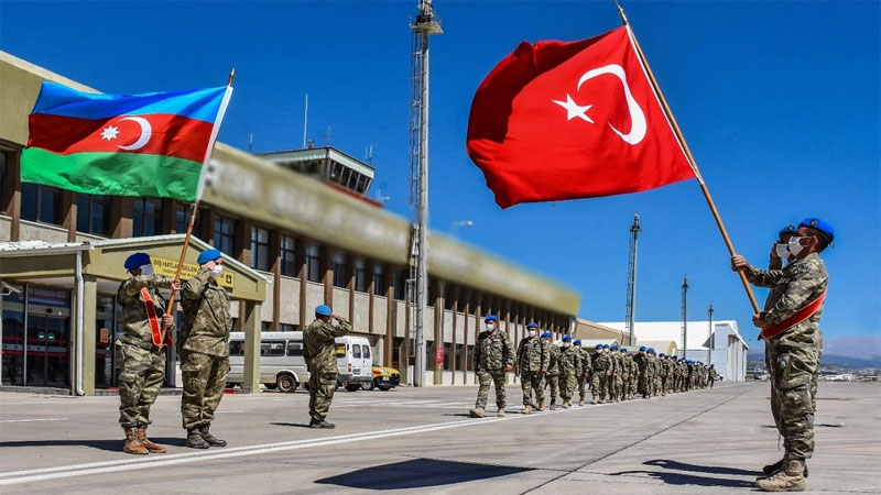 Глава Минобороны Азербайджана отправился с официальным визитом в Турцию