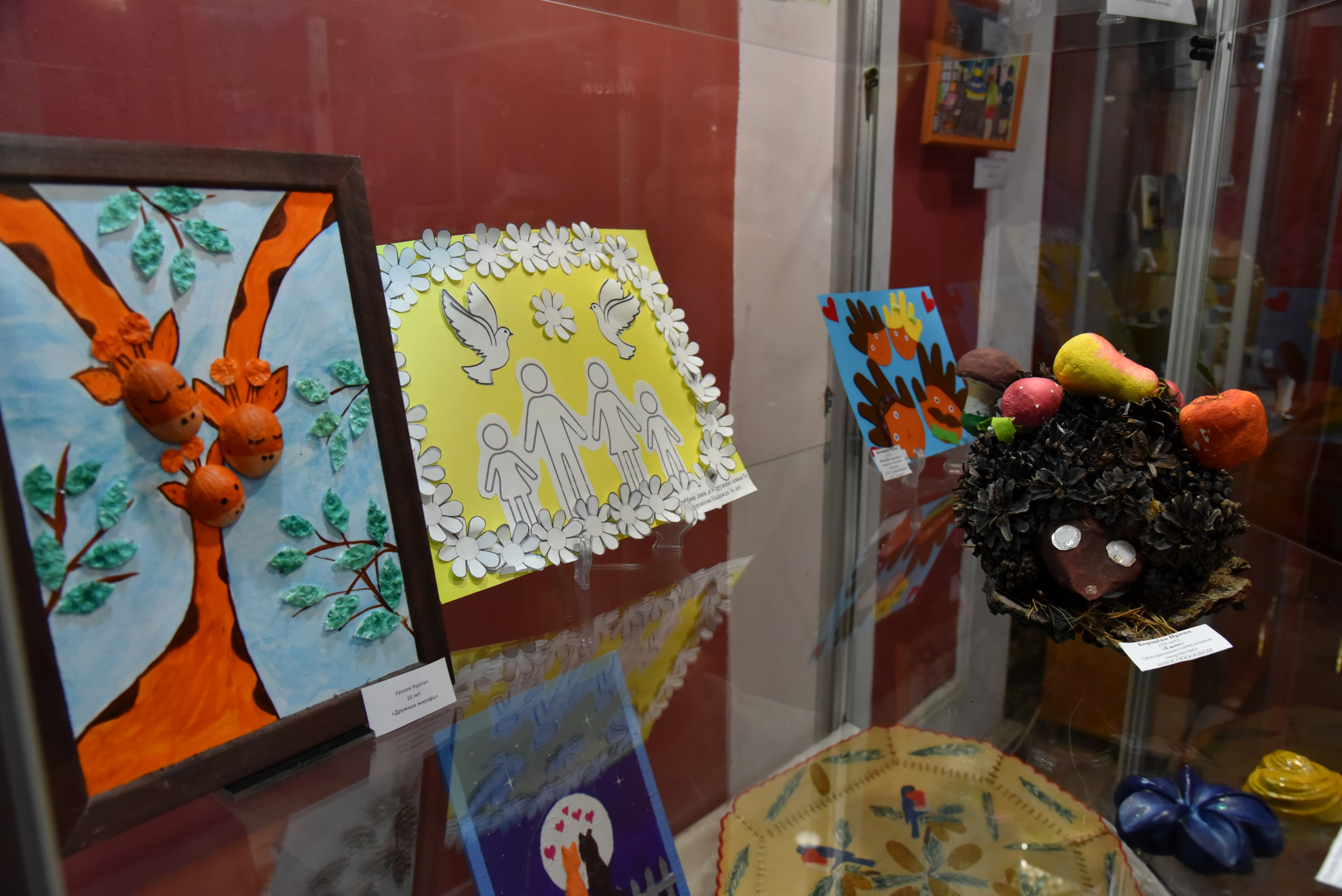 Сегодня в Балаковской художественной галерее состоялось награждение участников фестиваля для детей и взрослых с ограниченными возможностями здоровья «Вместе мы сможем больше»