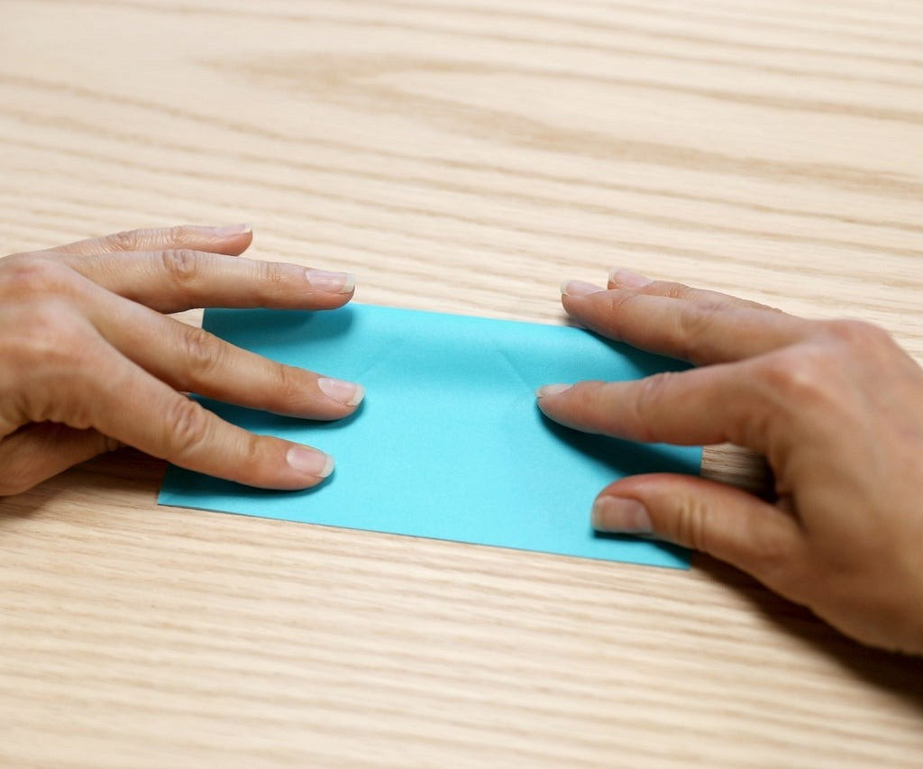 Make paper get. Бумага сама сделать. Как сделать бумагу. Making paper step by step. Согнутая бумага.