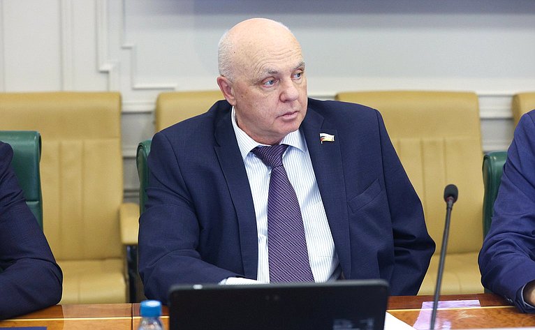 Андрей Шохин