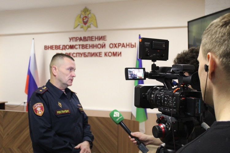 Журналисты телеканала «Юрган» познакомились со служебными буднями сотрудников вневедомственной охраны Росгвардии