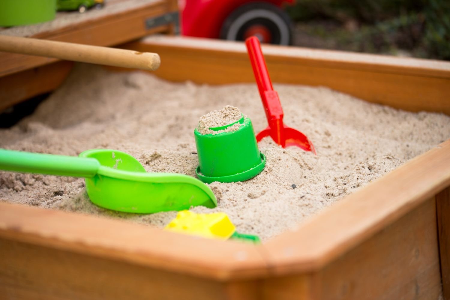 Песок для песочницы для детей. Песок на детской площадке. Песок детский для песочницы. Песочница детская. Песок для песочницы в мешках.