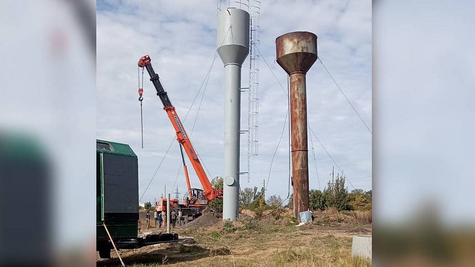 В репьевском селе Краснолипье установили новую водонапорную башню