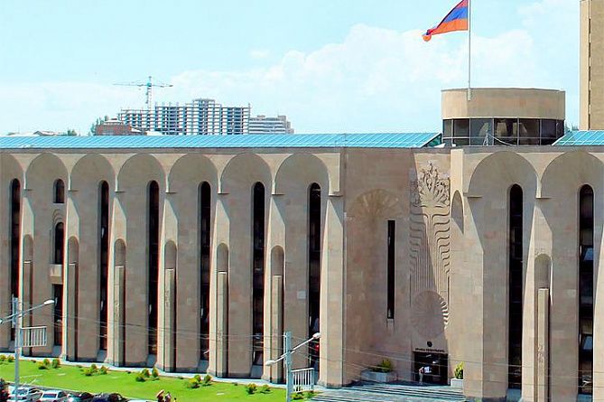 Совет старейшин Еревана на внеочередном заседании назначит вице-мэров столицы