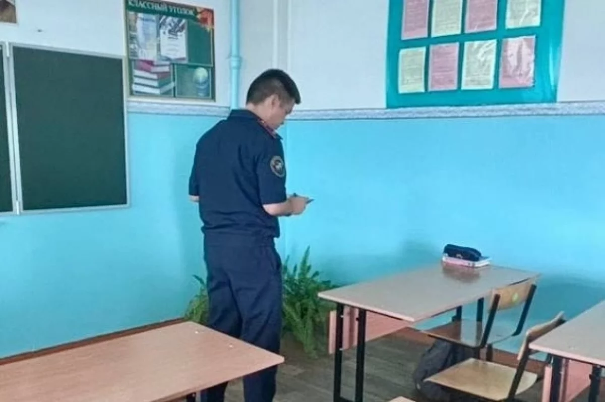 В школе работают следователи.