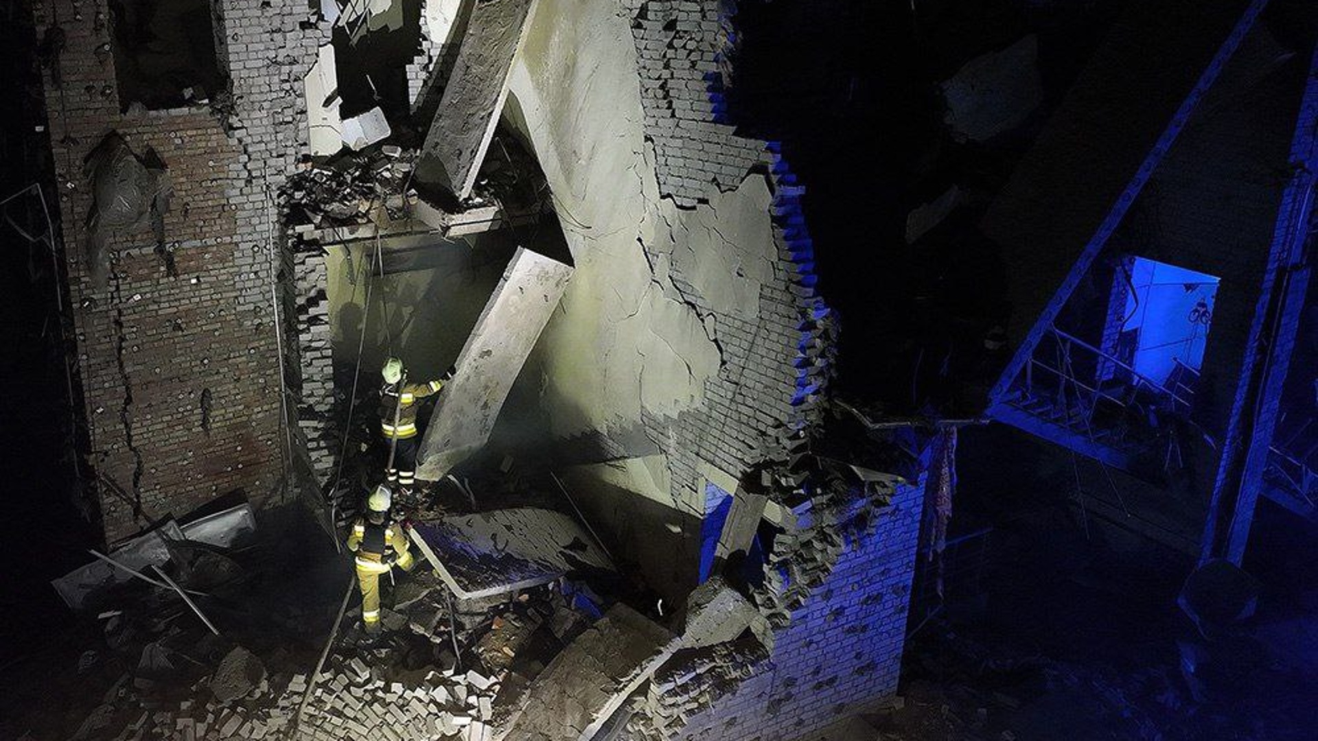 Николаев нападение. Разрушенное здание. Разрушенные города Украины. Разрушение дома.
