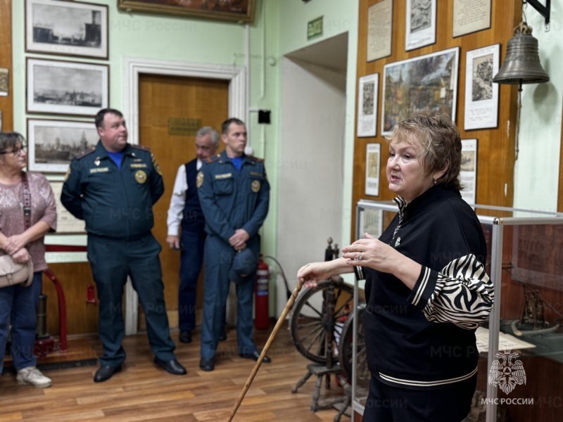 Изучение истории ведомства: сотрудники Управления по ЮАО посетили музей пожарной охраны