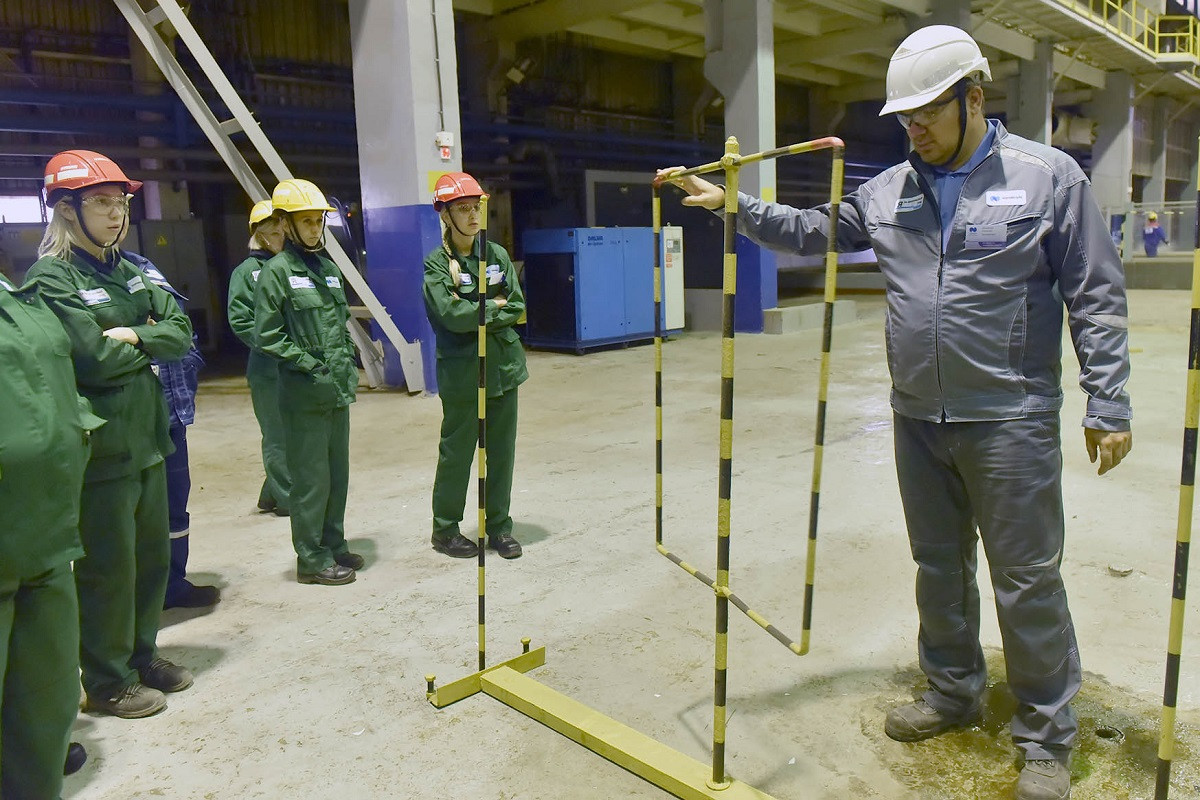крановщики уфа. норильскникельремонт картинки. машинист крана. крановщики уфа. профессия машинист крана крановщик.