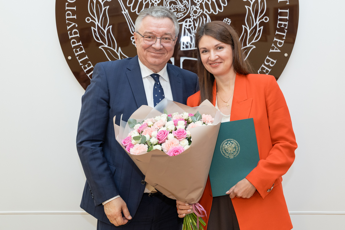 Директор инженерно-строительного института Марина Петроченко получила грамоту университета за эффективную работу, высокий уровень профессионализма и большой личный вклад в развитие института 