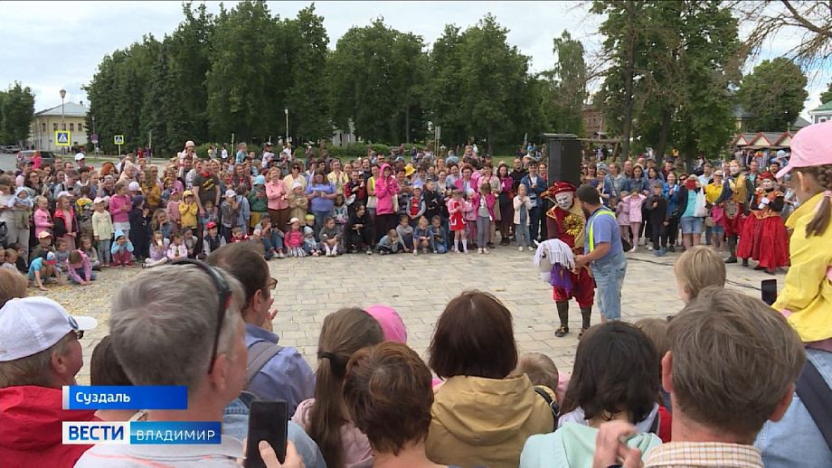 Дискотеки в суздале. Музыкальный фестиваль суздаль. Кремль суздаль туристы. Где будет концерт в суздале. Где будет концерт в суздале.