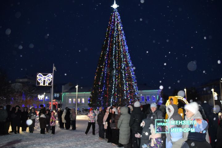 В Мензелинске чествовали юные таланты и их наставников