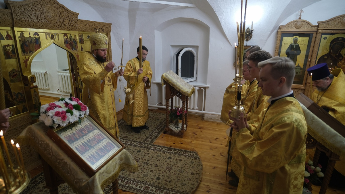 Митрополит Владимирский Никандр совершил всенощное бдение в Никольском женском монастыре села Волосово