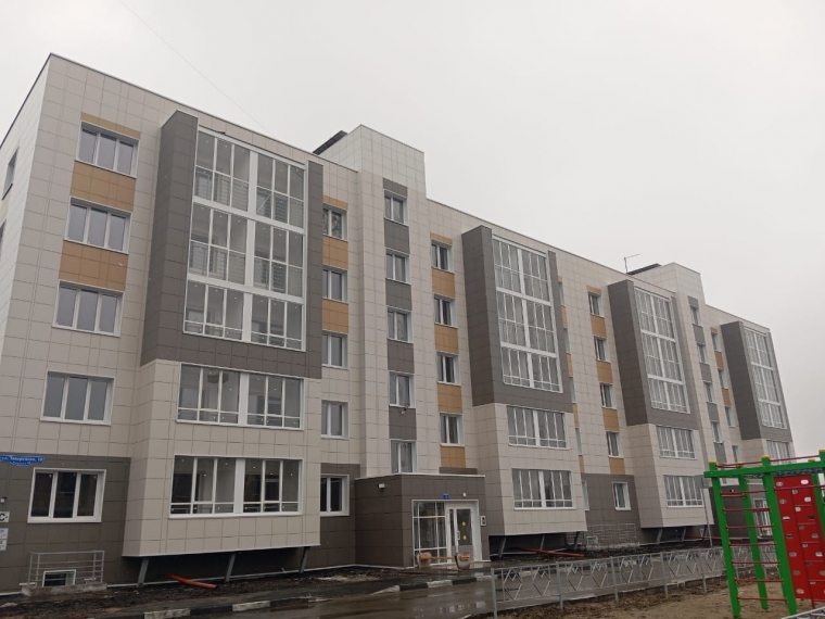 На улице Завертяева в Омске сдали шестиэтажную жилую новостройку