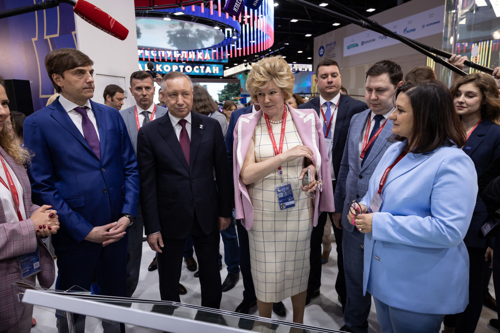 Набиуллина ПМЭФ 2023. Бабаева ПМЭФ 2023. Бейдж ПМЭФ 2023.