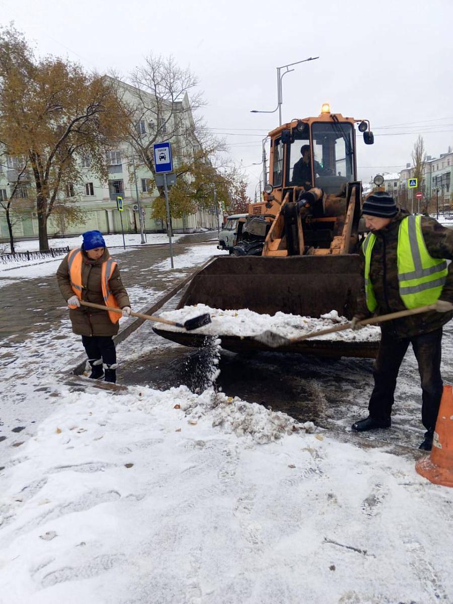 Число дворников и спецмашин увеличат во время сильных снегопадов в Липецке