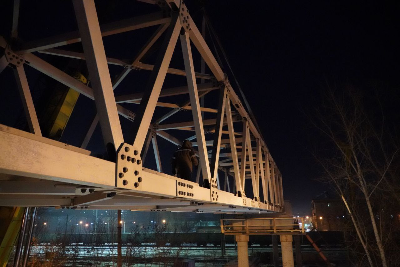 памятник жд мосту в новосибирске. мост из алюминия. 1 пролет. крымский мост надвижка. памятник первому мосту через обь.