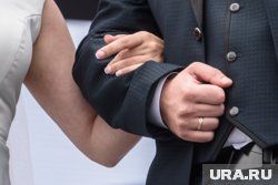 Напсо женат, у него четверо детей