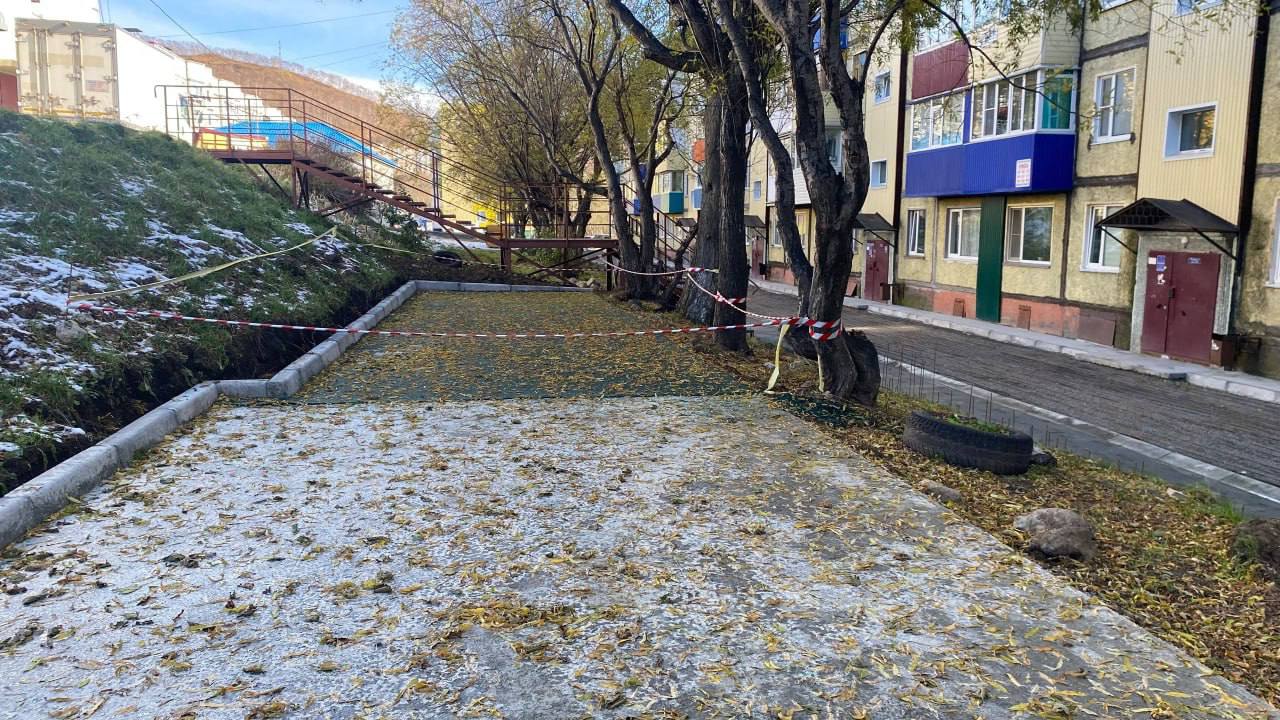 В краевом центре обустраивают дворовые территории в рамках проекта «Благоустройство дальневосточных дворов»