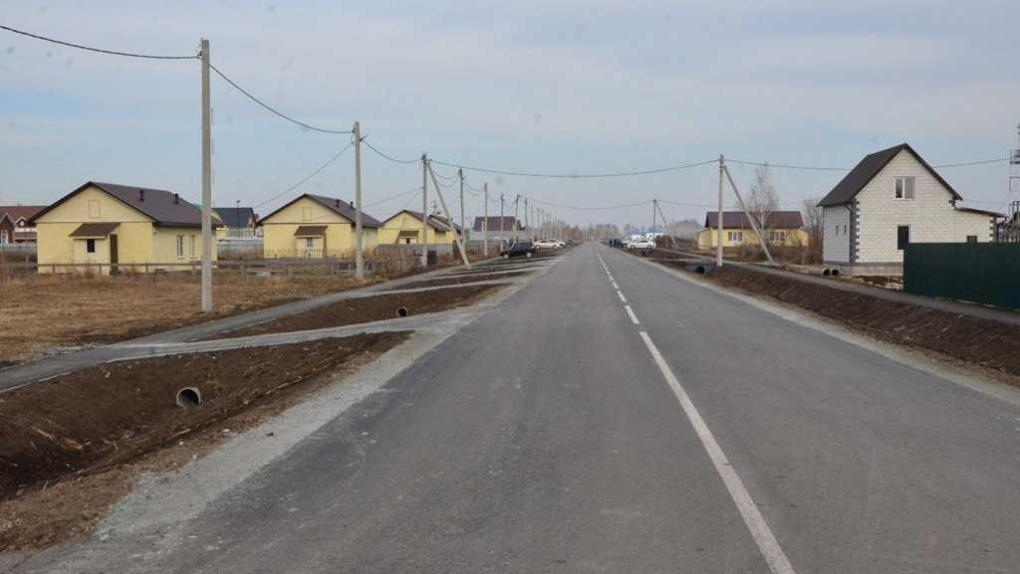 Губернатор Хоценко проверил ход строительства нового участка дороги в Калачинском районе