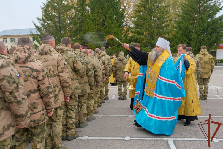 Представители нижегородского духовенства встретились с росгвардейцами (видео)