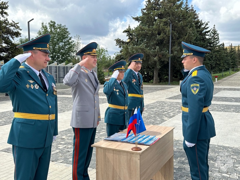 Выпускникам Донецкого института Государственной противопожарной службы МЧС России вручены дипломы