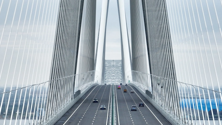 120-этажные опоры и пролёт в 1208 метров: в Китае построили самый длинный вантовый мост в мире – через Янцзы. Русский мост остался позади