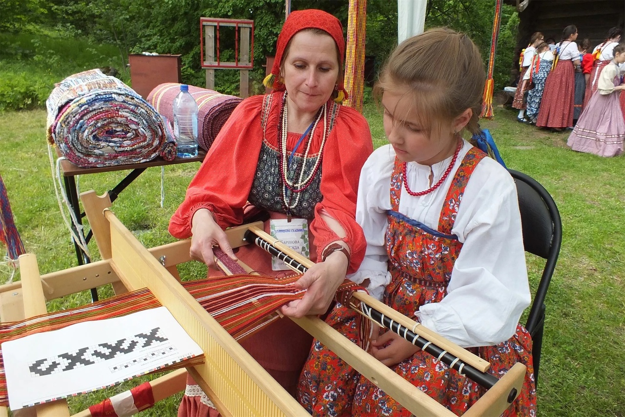 фольклорный праздник в школе опишите фотографию ответы