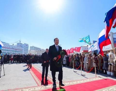 27 апреля, в День Республики Саха (Якутия), якутяне почтили память государственных деятелей, стоявших у истоков создания ЯАССР