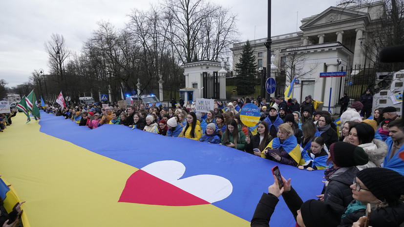 Польша изучает возможность отмены помощи «800+» для украинцев